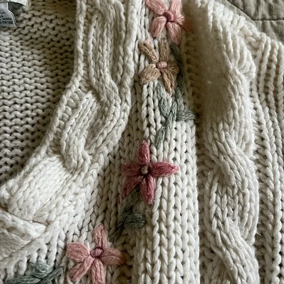 Vintage Embroidered Floral Sweater - Picture 2 of 8